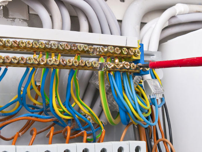 ŞAHİN; Konya elektrikçiler, nöbetci elektrikçi,Konya elektrikcileri,elektrik ustası,elektrik tamircisi